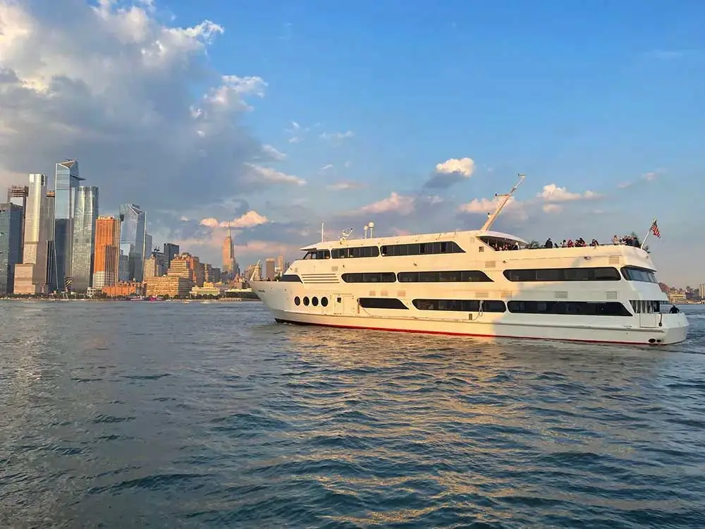 Horizon's Edge NYC Yacht Times Square New Years Eve 2026